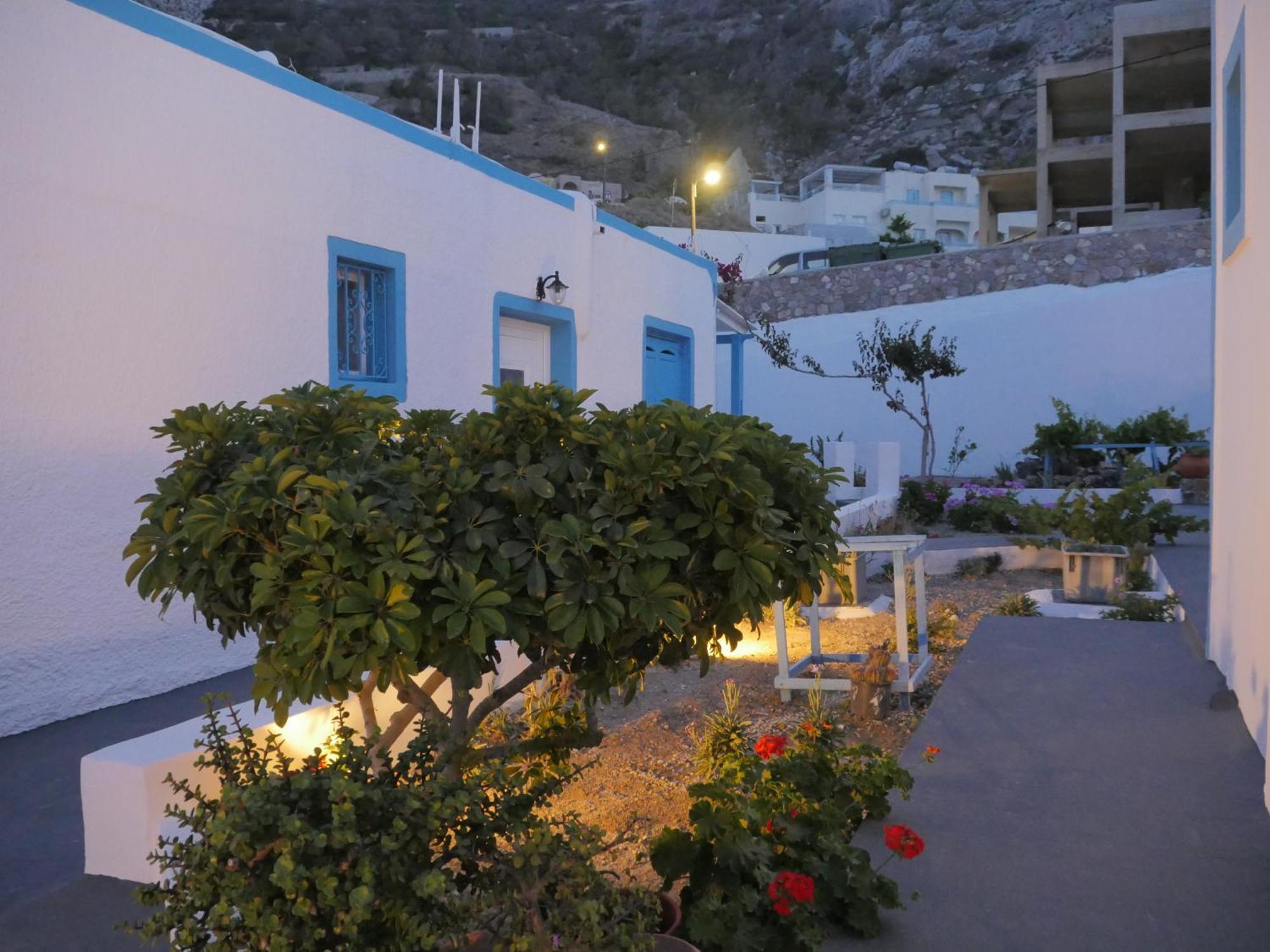 Ancient Thera Apartments Kamári Exterior foto