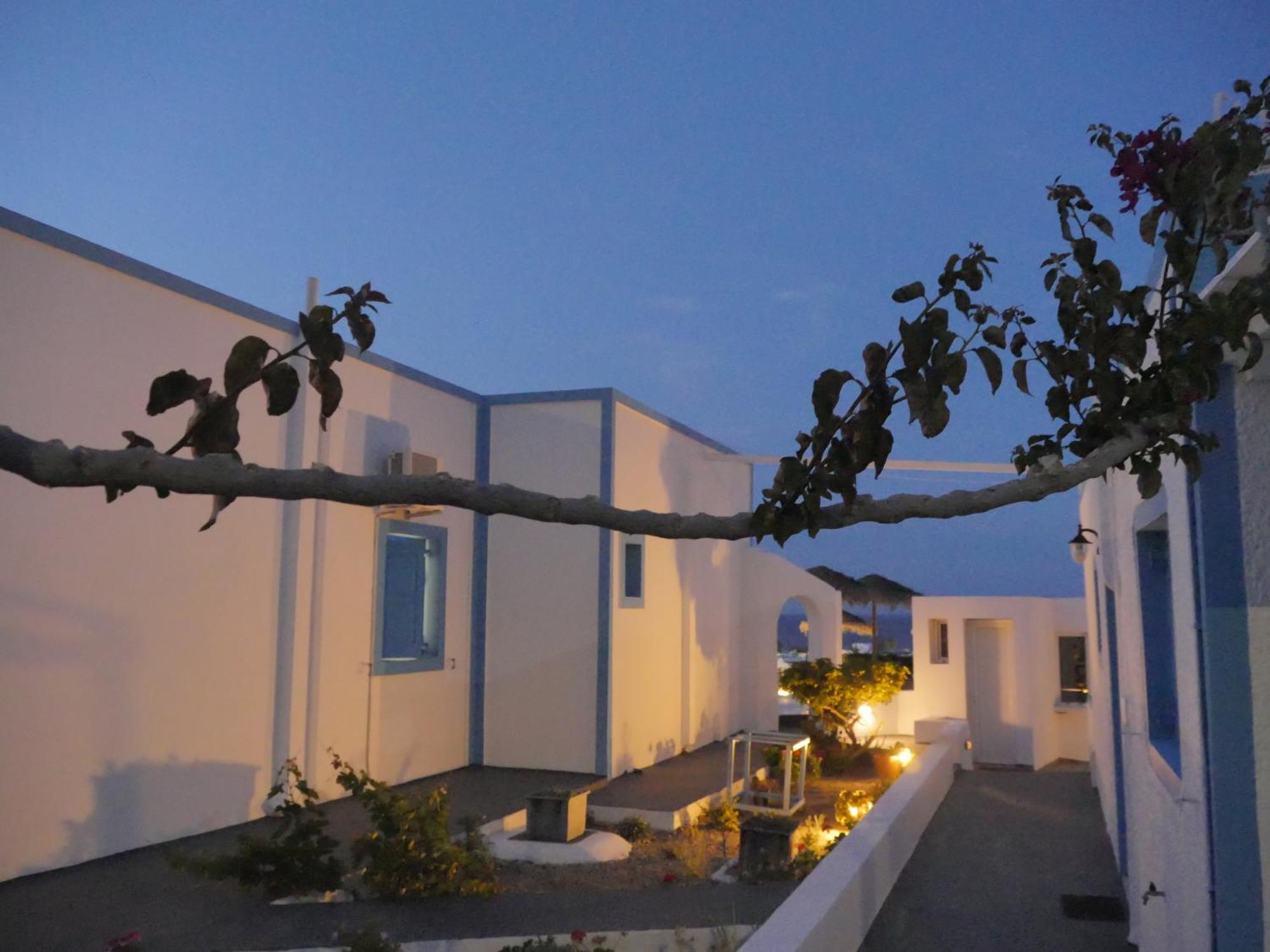 Ancient Thera Apartments Kamári Exterior foto